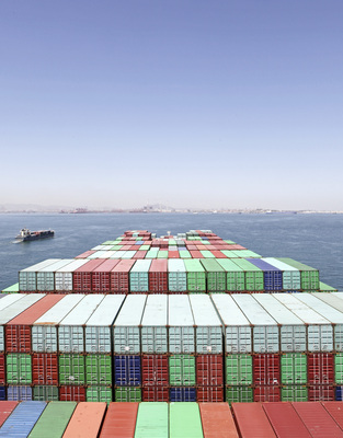 
Etwa sechs Wochen dauert die Überfahrt eines Containerschiffs von Schanghai nach Antwerpen. In dieser Zeit sind Module aus Fernost Wind und Wetter ausgesetzt, wenn auch durch Verpackung und Container geschützt. Einige Belastungen machen ihnen besonders zu schaffen.



