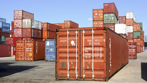 
Was passiert eigentlich mit der Ware in einem Container? In vielen Fällen ist der Stahlbehälter noch eine Blackbox. Es kommt natürlich auch auf die Art der Ware an. Was mit Modulen passiert, wollten TÜV Rheinland und DB Schenker wissen.



