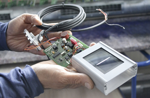 



Der Einstrahlungssensor ist ein komplexes Produkt. Von seiner Qualität hängt die korrekte Messung des Ertrags ab.
