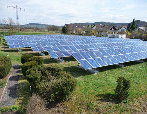 <p>
</p>

<p>
Die Solarmodule stehen auf eigenen Fundamenten, um die Betonstruktur desSpeichers nicht zu verletzen.
</p> - © Foto: Arvid Goletz

