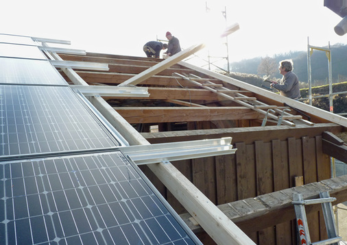 



Auf den hier im Bild überstehenden Schienen kann der Modulwagen fahren.
