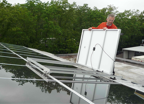 



Hier sieht man den Modulwagen auf einem anderen Dach in Aktion.
