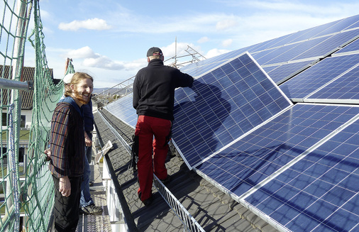 



Die Anlagen in Heidelberg waren innerhalb von drei Wochen am Netz. Im Takt von jeweils zweieinhalb Tagen konnte Andreas Gißler (links) die Teilgeneratoren in Betrieb nehmen.
