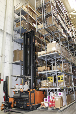 
Riesige Lager sind ein Problem für den Großhandel. Gerade Module können schnell an Wert verlieren.Außerdem verursacht die Lagerhaltung hohe Fixkosten.



