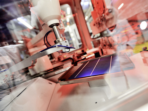 
Modulproduktion bei Hanwha Q-Cells in Thalheim. Die Hersteller müssten den Großhandel integrieren und nicht umgekehrt, meint Patric Kahl von Sonix Solar.
