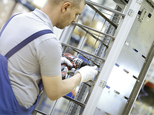 
Es gibt zahlreiche Hersteller von Solarstromspeichern, und viele Installateure finden den Markt zu unübersichtlich. Hier kann der Großhandel helfen.
