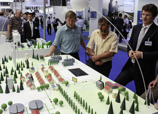 



Die Intersolar Europe 2014 präsentiert auch in diesem Jahr nicht nur Produktneuheiten, sondern auch intelligente, technologieübergreifende Lösungen für eine dezentrale Energieversorgung.
