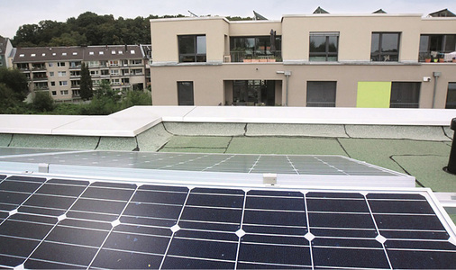 
Das Dach auf dem Neubau der Eigentümergemeinschaft Qbus in Düsseldorf: Dort wurden knapp41 Kilowatt Photovoltaik installiert.



