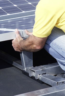 



Die Aufständerung der Module beim Ilzowave-System erfolgt über ein einfaches Blechteil.
