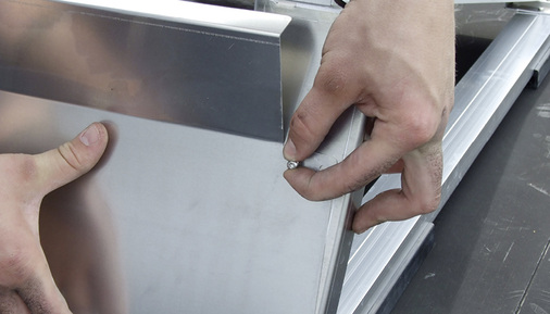 



Werden die Solarmodule beim Ilzoeasy nur einreihig montiert, brauchen sie einen Windschutz auf der Rückseite der Aufständerung.
