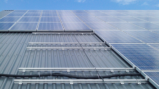 
Anwendung des Diconal-Systems auf dem Flachdach, hier auf einem Dachmit Trapezblecheindeckung.
