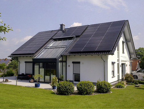<p>
Zwölf Kilowatt auf dem Dach eines Eigenheimbesitzers: Bei solchen Kleinanlagen leistet die Photovoltaik kaum noch einen Deckungsbeitrag.
</p>