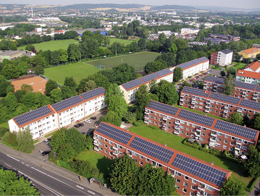 <p>
Diese Bürgersolaranlage in Göttingen speist mit 240 Kilowatt ins Netz ein. Heutelohnen sich solche Anlagen kaum noch, wegen der geringen Einspeisevergütung.
</p>