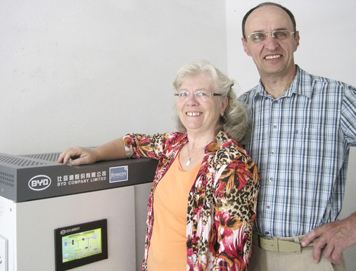 



Einbausituation des Hybridstromspeichers von BYD und Fenecon im Haustechnikraum von Privatkunden. Das ganze System ist kaum größer als ein Kühlschrank.
