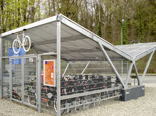 
Das Energiezentrum bildet den Startpunkt eines beliebten Fahrradweges von Korbach nach Kassel. Es bietet sogar Stellplätze und Bänke fürs Picknick.
