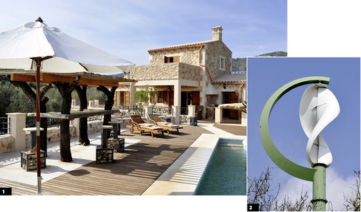 
1 
Ökotourismus und nachhaltiger Wohnkomfort: Das ist der Anspruch von Peter Sievers.



2 
Der Vertikalläufer versorgt die ältere Finca mit Windstrom.
