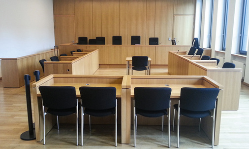 



Die deutsche Ziviljustiz ist gar nicht so schlecht wie ihr Ruf. In einer internationalen Studie landete sie auf Platz zwei. Dennoch dauern Gerichtsprozesse lang. Alternative Streitbeilegungen können auch von Nichtjuristen begleitet werden.
