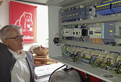 <p>
Willi Wohlfart ist seit vielen Jahren in der Photovoltaikbranche tätig. Gemeinsam mit Tränkl und zwei weiteren Unternehmern hat er CAE Storage gegründet.
</p>