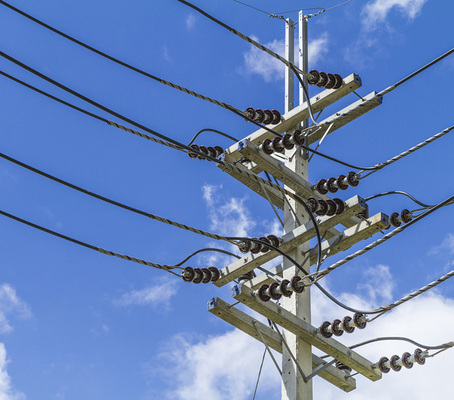 



Das Stromnetz ist beinahe so verzweigt und unübersichtlich wie das Netz der Paragrafen. Wer seine Projekte erfolgreich und termingerecht anschließen will, braucht juristischen Beistand. Von Beginn an.
