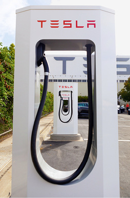 <p>
Schnellladestation von Tesla: Derzeit entsteht ein europaweites Netz solcher Elektrosäulen.
</p>

<p>
</p> - © Foto: Tesla

