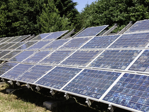 <p>
Die Photovoltaik-Gemeinschaftsanlage in Söchtenau war vor der Generalüberholung in einem desaströsen Zustand. 
</p>

<p>
</p> - © Fotos: Envaris

