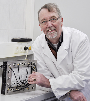 



Die Brennstoffzelle wandelt die chemische Energie im Wasserstoff in elektrischen Strom um.

