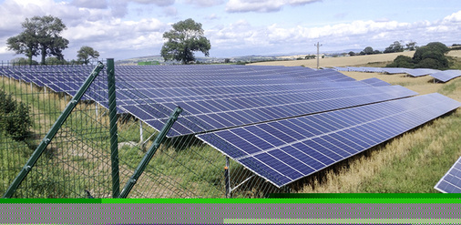 
Solarpark in Ford Farm in Cornwall: Er wurde von der deutschen Freitag Gruppe gebaut und anschließendan Investoren verkauft. Das Kraftwerk leistet 5,5 Megawatt.



