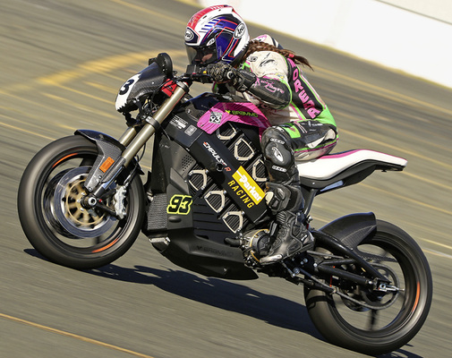 
Brammo setzt auch auf den Rennsport. Davon verspricht sich der Hersteller neben dem Imagegewinn auch einen Technologieschub. 



