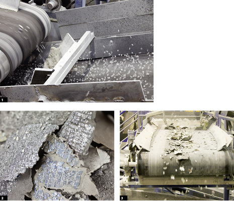 



1
 Nach der Entrahmung werden die Glasmodule durch den Shredder geschickt.Heraus kommen kleine Glasstücke.






2 
Zellbruch, aus dem die Metallisierung gewonnen wird. Vor allem das Silber ist für die weitere Verwertung interessant.







3
 Nach dem Shreddern werden die Glasscherben gewaschen und von den Resten der Folien getrennt.
