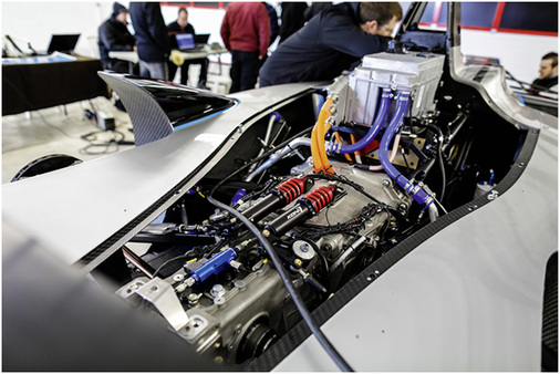 
Am E-Boliden für die erste Saison der Formel E haben namhafte Firmen des Rennsports mitgeschraubt. 
