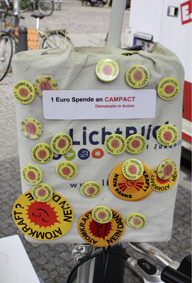 
Ökostrom beantwortet nicht nur die Frage, welche Energie der Mensch verbraucht. Er bietet auch die Chance,kostbare Ressourcen demokratisch zu verteilen und zu nutzen. 
