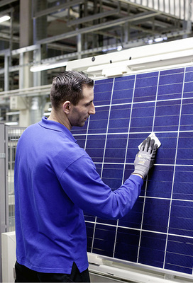 



Der Produkte von Hanwha Q-Cells stehen für Qualität, „engineered in Germany“.
