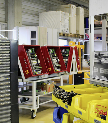 
Fertigung der Senec-Home-Speicher bei Deutsche Energieversorgung in Leipzig.



