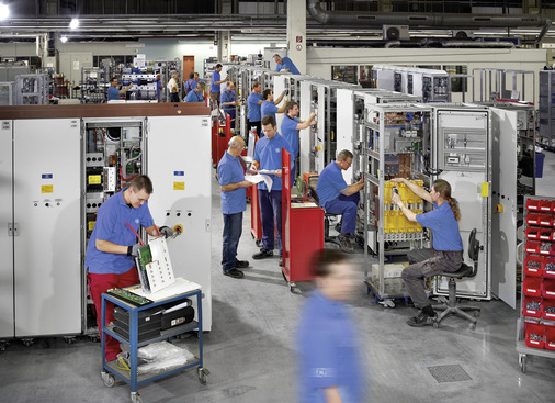 



Produktion von Zentralwechselrichtern bei GE Power Conversion in Berlin. Sie hat mit der Serienfertigung von Stringgeräten kaum etwas gemein.
