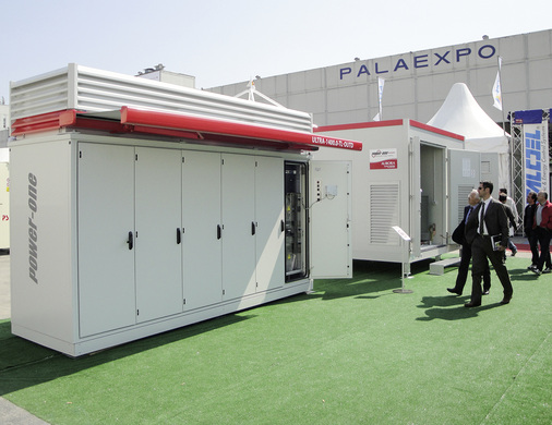 



Der Ultra 1400 von Power-One: Mittlerweile wurde das Unternehmen von ABB übernommen. Auch ABB hat große Erfahrungen mit Umrichtern für Mittelspannung.
