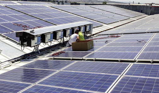 



Diese Dachanlage in Izmir wurde von Q3 Energieelektronik aus Deutschland gemeinsam mit türkischen Partnern errichtet. Sie leistet ein Megawatt.
