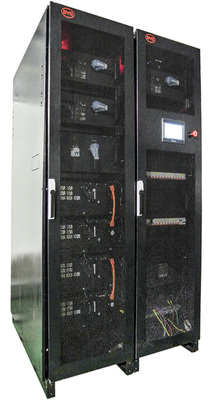 



Beispiel für einen Hybridspeicher mit Lithiumzellen: Seine Größe lässt sich modular an die Anforderungen des Kunden anpassen. Die Zellen werden von BYD aus China geliefert.
