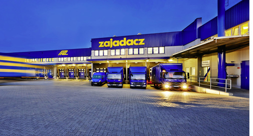 



Der Elektrogroßhändler Adalbert Zajadacz sitzt in Neu-Wulmstorf bei Hamburg. Die Verkehrsanbindung und die nahe gelegene Großstadt sind vorteilhaft. Deshalb haben auch Jack Wolfskin und McDonald‘s ihre Auslieferungslager hier.
