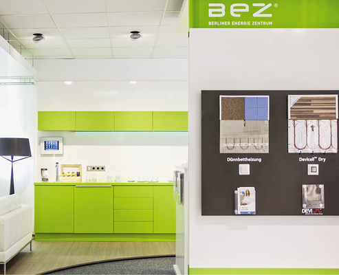 



Im Berliner Energiezentrum beraten Experten aus der Elektro- und der SHK-Branchegemeinsam interessierte Installateure.
