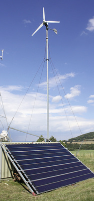 <p>
Im Doppelpack: Wind und Sonnengenerator arbeiten zusammen.
</p>
<p>
</p> - © Foto: Heyde Windtechnik

