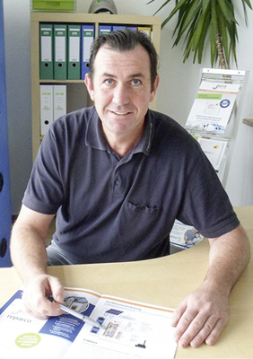 



Rudolf Baier an seinem Schreibtisch.
