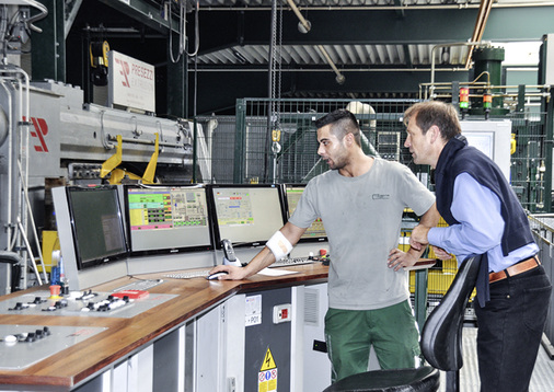 



Der Strangpressvorgang wird in allen Phasen per Computer gesteuert und überwacht.
