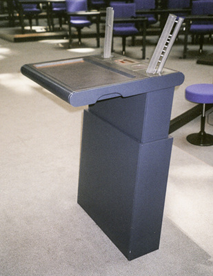 



Ein ganz besonderes Einzelstück aus dem Hause Schletter: das Rednerpult im Deutschen Bundestag.
