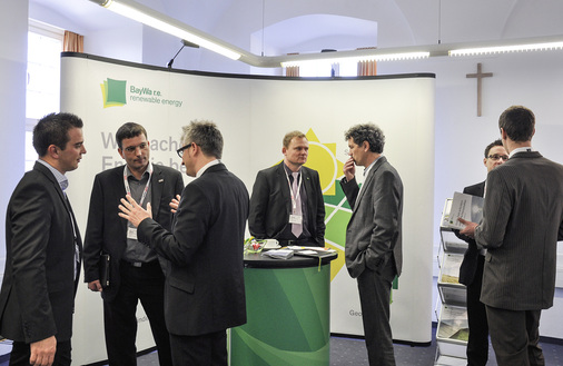 
Der Solargroßhändler Baywa entstand aus der Übernahme von MHH Solartechnik vor zwei Jahren. Auch der Handel muss seine Position in der Wertschöpfungskette durch innovative Ideen neu bestimmen.
