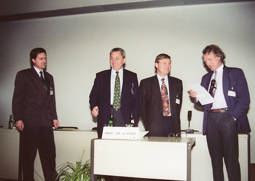 



Eckardt Günther (OTTI Technologie Kolleg), Udo Möhrstedt (IBC Solar), Professor Jürgen Schmid (Fraunhofer ISE, später IWES) und Professor Joachim Luther (Fraunhofer ISE) Mitte der 90er-Jahre in Bad Staffelstein (v.l.n.r.).
