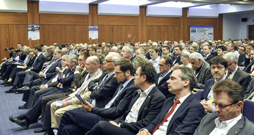 
Nach einem schwierigen Jahr 2014 schaut die Branche in diesem Frühjahr wieder mit verhaltenem Optimismus nach vorn. Alle Zeichen deuten auf sanftes Wachstum in Europa und vor allem in Deutschland.
