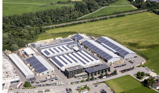 <p>
</p>

<p>
Luftaufnahme des Firmengeländes in Riedlingen. Das Unternehmen nutzt seine Dächer konsequent, um Solarstrom für die Eigenversorgung zu erzeugen.
</p> - © Foto: Linzmeier

