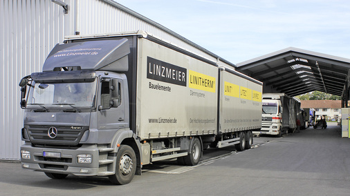 



Noch ist die Auslieferung der Produkte an die Kunden eine Domäne der Dieselfahrzeuge. Über kurz oder lang dürften auch dabei elektrisch betriebene Lastkraftwagen zum Einsatz kommen, zumindest bei kürzeren Strecken.
