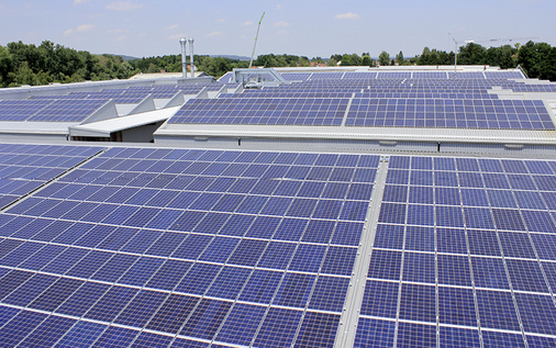 <p>
</p>

<p>
Dachflächen gut genutzt: Die Solargeneratoren bieten dem Unternehmen eine wichtige Ressource, um im
</p>

<p>
internationalen Wettbewerb konkurrenzfähig zu bleiben.
</p> - © Foto: Linzmeier

