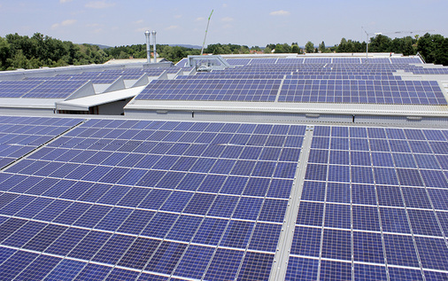 



Dachflächen gut genutzt: Die Solargeneratoren bieten dem Unternehmen eine wichtige Ressource, um im



internationalen Wettbewerb konkurrenzfähig zu bleiben.
